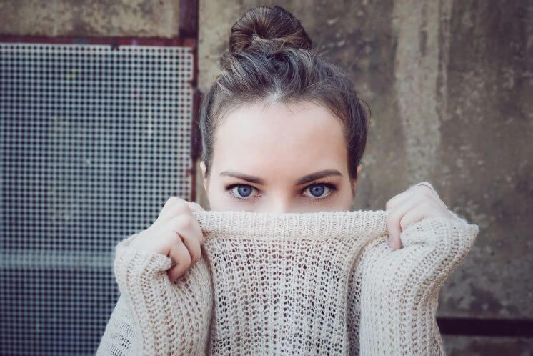 С чем носить женский свитер? Стильный лук на каждый день